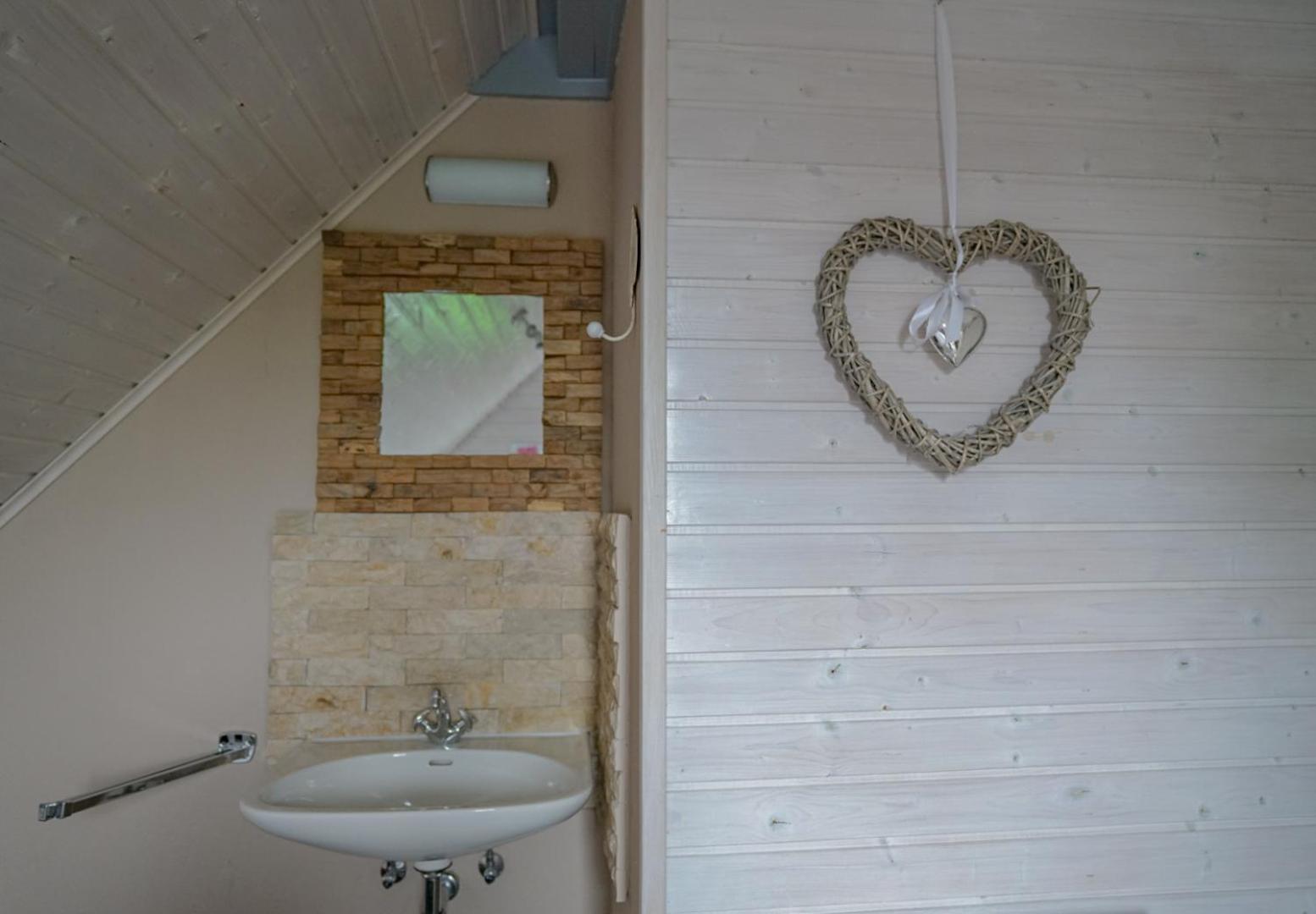 Ferienhaus "Gestiefelter Kater" Am See Im Bergland Kirchheim  Luaran gambar